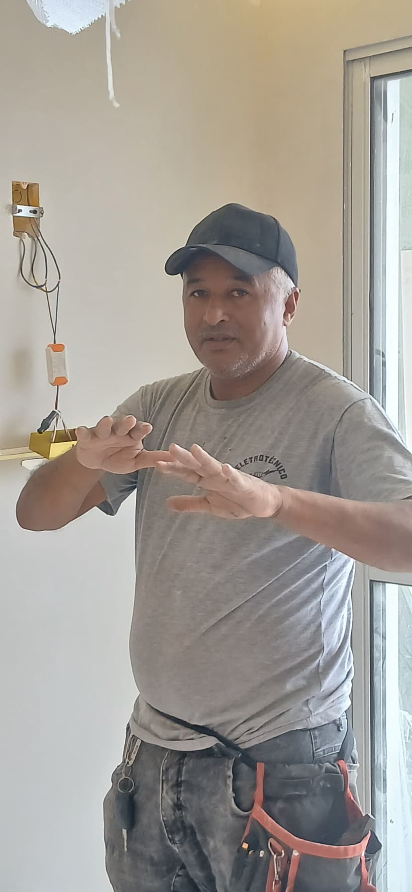 Trabalho de eletricista por GIVALDO ANTONIO DE ARAUJO