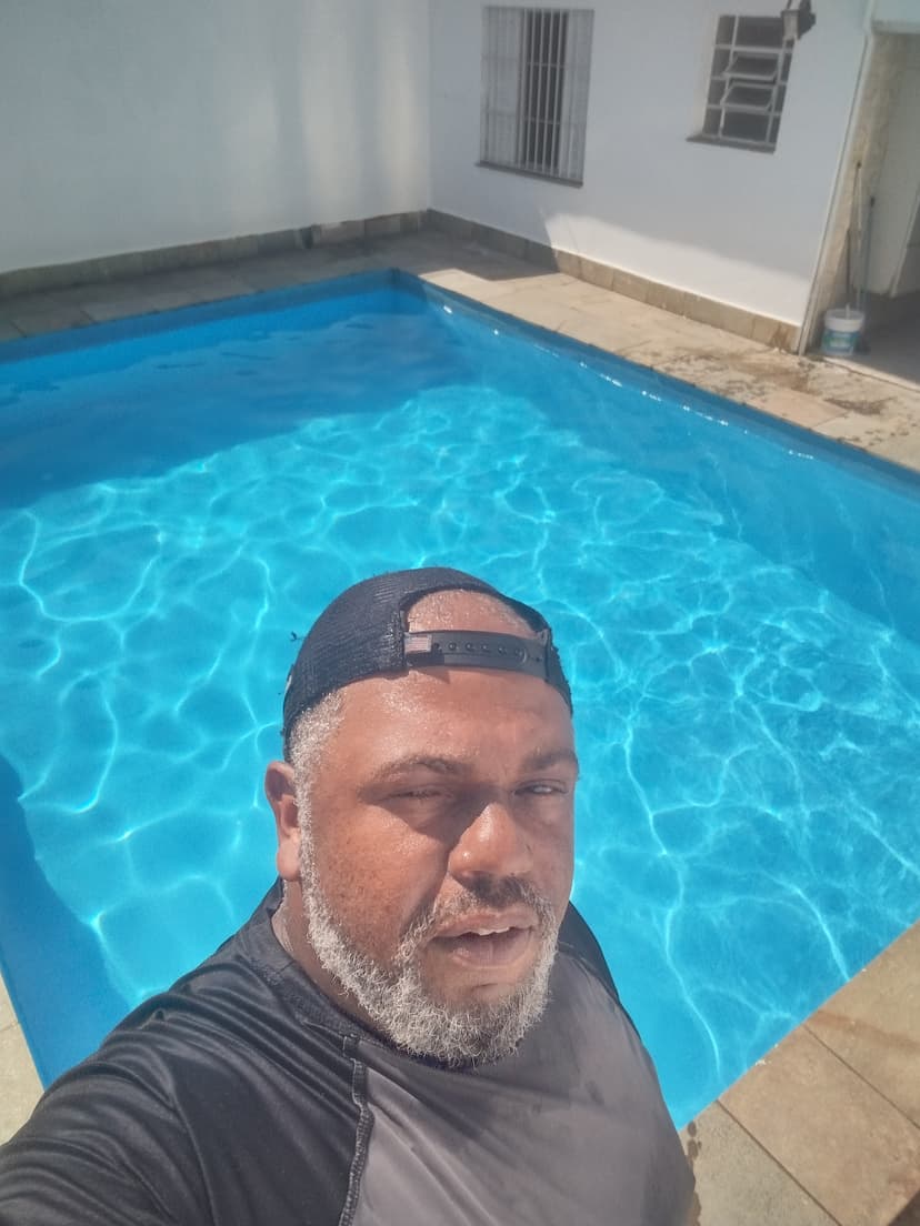 Trabalho de limpador de piscina por Aruanda Limpeza
