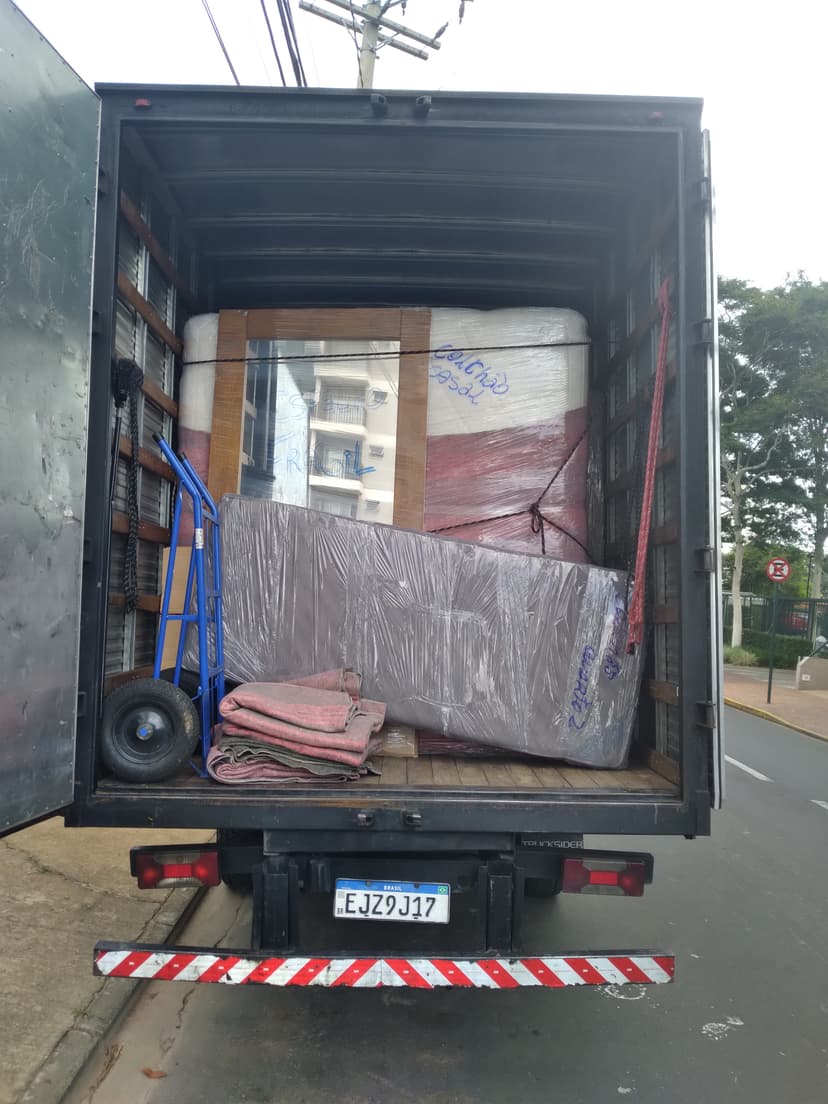 Trabalho de frete por Martins Ramos Mudanças