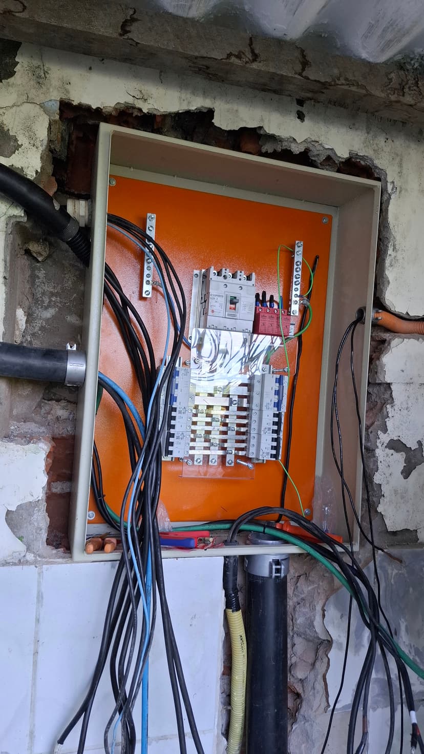 Trabalho de eletricista por TACIO FEITOSA
